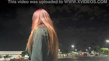 Italiensk MILF Artemisia Love røyke fetish ute i LA sent på natta langt hår