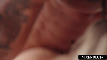 Aria hrepeni po velikem črnem kurcu z ročnim delom in sesanjem