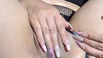 La Bella Rabitquicky Official Masturbates Juicy Wet Vagina