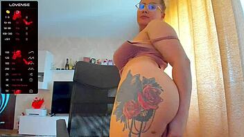 Big boobs, sexy ass, tattooed hot blonde girl on webcam