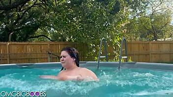 Curvy Babe Shows Big Tits