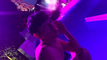 ナイトプールに勃起不可避女神降臨！ハーフ美女のパイパンマンコ激ピストンイキ狂い！