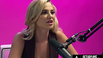 Up close how wemon orgasm with Blake Blossom