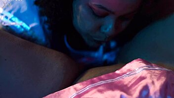 bbw lesbian worships feet and eats pussy