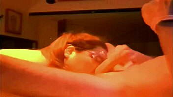 Luli putita lydig og tar kuk skriker etter mer