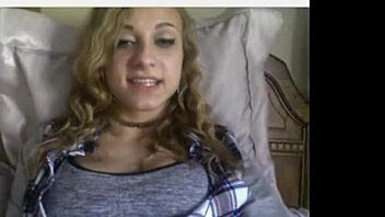 可愛い18+娘がウェブカムでディルド試してみ？