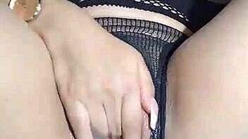 La Bella Rabitquicky Official Masturbates Juicy Wet Vagina