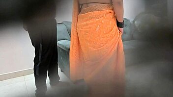 Piika harrastaa seksiä nuoren 18+ pojan kanssa talossa