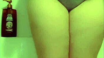 I love the ultimate pee with big tits milf