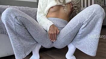 Big Ass Babe Squirts Wet Pussy in Panties