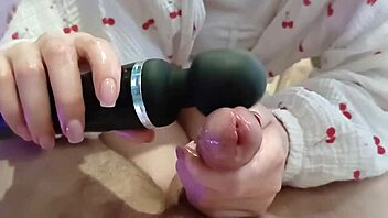 step sister uses vibrator for cum 😈