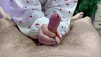 step sister uses vibrator for cum 😈