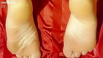 i love these sexy feet, they're so fetish-y.