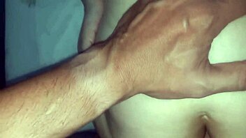 sexo anal amador comendo com cuidado o cuzinho virgem da esposa