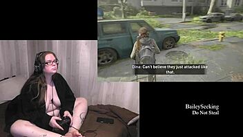 Naked BBW Plays Last Of Us 2 Fetish Game