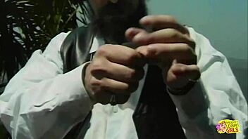 i love watching those busty blondes lick in the pool