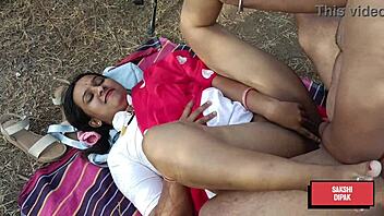 पुरानी इंडियन जोड़ी आउटडोर डोमिनेशन रोलप्ले में, डॉर्म में पैशनेट डर्टी फक