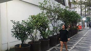 i went to find a guy in the shopping playland and gave in the bathroom to the toy actor paty bumbum el toro de oro