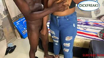 Delivery man has a quick encounter with ebony client in ripped jeans