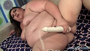 Bella Bendz masturbates with toys