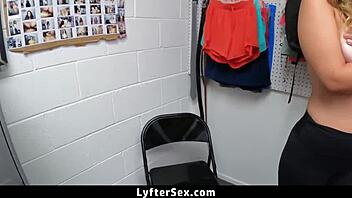 Security Guard Obliges Under Certain Conditions - Lyftersex