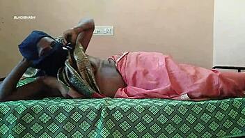 Bua ki pyasi chikni chut fingered hard