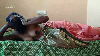 Bua ki pyasi chikni chut fingered hard