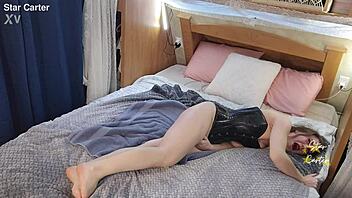 Jeg fikk sprutet for første gang med to rystende skrikende orgasmer i dusjen