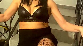 i'm milfycalla in ep 3, playing batman's slut.