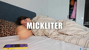 Teen cums between stepsister's juicy buns