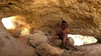 Gros cul brésilien exhibe sur la plage publique au Portugal pour fun exhibitionniste !
