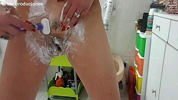 shaving my pussy and hairy ass