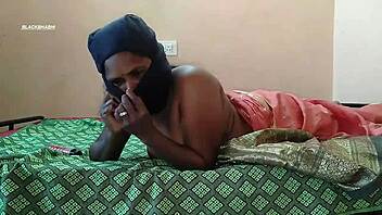 Bua ki pyasi chikni chut fingered hard