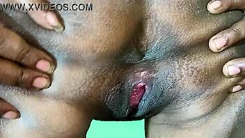 Indian mature woman showing her naked breasts and vagina and anus 😊