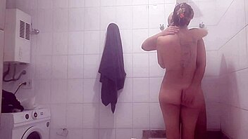 Amateur couple's real sex in the bathroom: wet and intense.