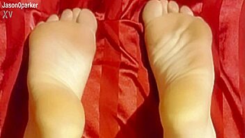 i love these sexy feet, they're so fetish-y.