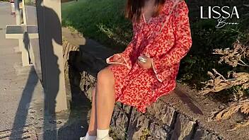 Femme Chaude S'Expose et Se Touche dans le Bus Public