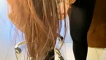 Enfiando a rola no corno a maior que eu