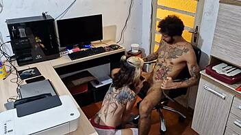 Estava sem sono e dei pro meu meio-irmao mais velho?