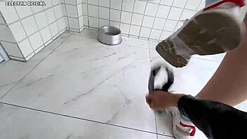 Contratei essa empregada e ela usou esse shortinho para me provocar ela é muito safada