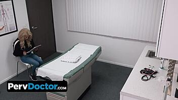 Old doctor fingers young babe during exam