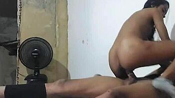 E o vício em sexo continua enquanto troco por cena