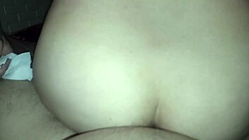 terminé metiéndosela por el culo en un grupo de swingers con prostitutas