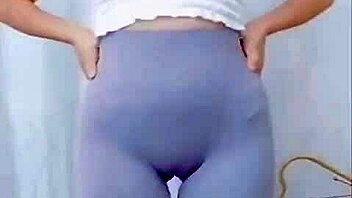 Asian girl dance with cameltoe!