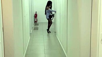 Neighbor lost key, I helped and sucked her wet pussy with big cock