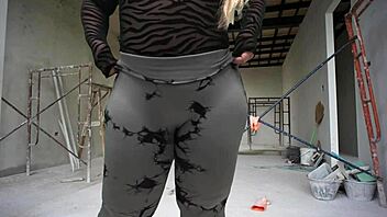 Big ass stepmom bouncing in yoga pants