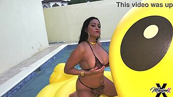 Maxine X Plays With Her Pussy As She Sunbathes In The Pool
