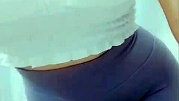 Asian girl dance with cameltoe!