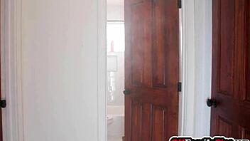 halloween party turns wild with stepsis aria valencia and friend maria kazi 😈