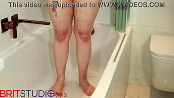 Brit teen 18+ gets herself off in the shower with dildo and foreplay 😍